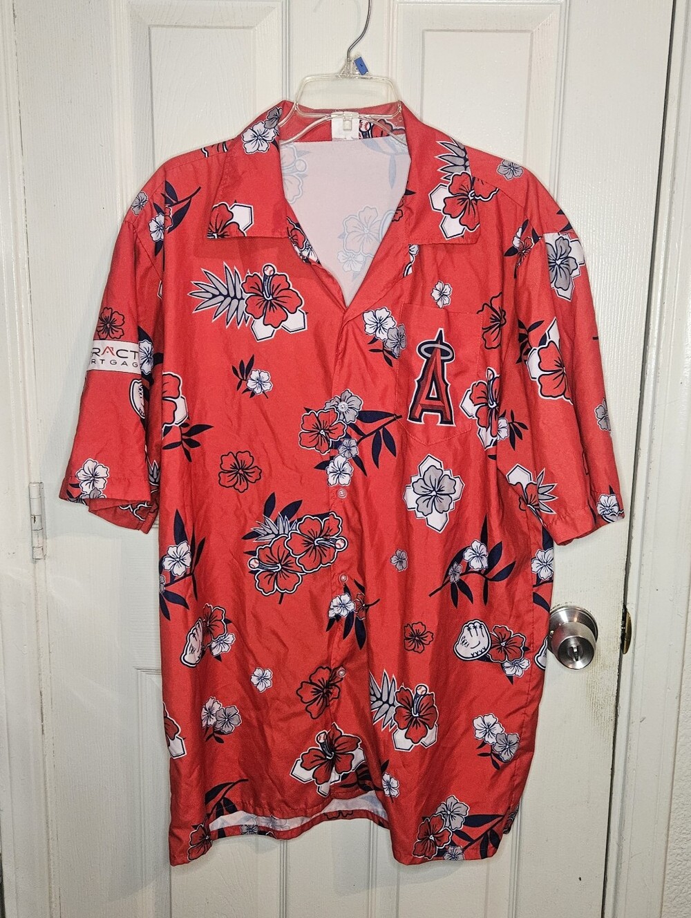 Los Angeles Angels Red Hawaiian Short Sleeve Shirt Stadium Giveaway 2021 -  XL